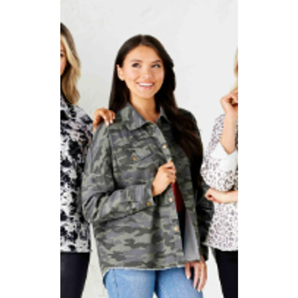 Mud Pie Jackets & Blazers - Mud Pie Sterling Camo Shacket - Large